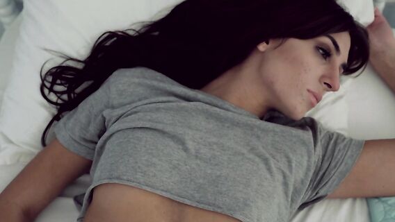 Сводная сестра хочет большой член брата