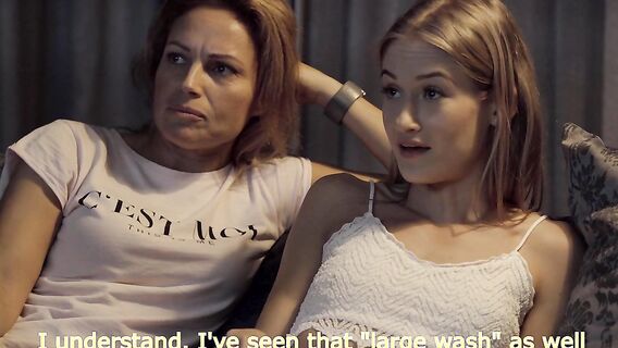 Мужик трахнул худую телочку в пизду с интимной стрижкой