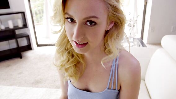 Трахнул в бритую пизду худую блондинку с пирсингом пупка